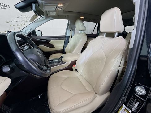 Used 2021 Toyota Highlander Platinum AWD/4WD image 21