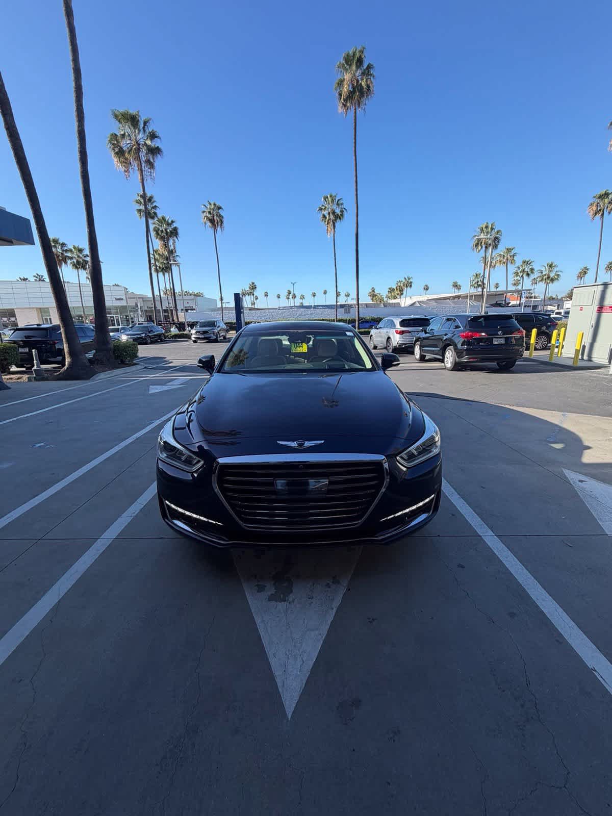 Used 2018 Genesis G90 5.0 Ultimate RWD image 2