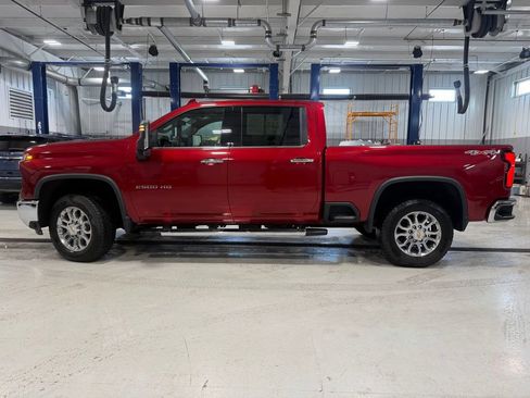 Used 2024 Chevrolet Silverado 2500 LTZ AWD/4WD image 3