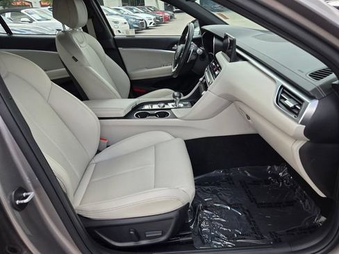 Used 2025 Genesis G70 2.5T RWD image 14