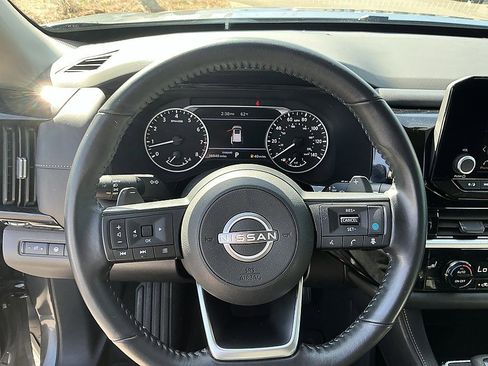 Certified 2025 Nissan Pathfinder SV image 14