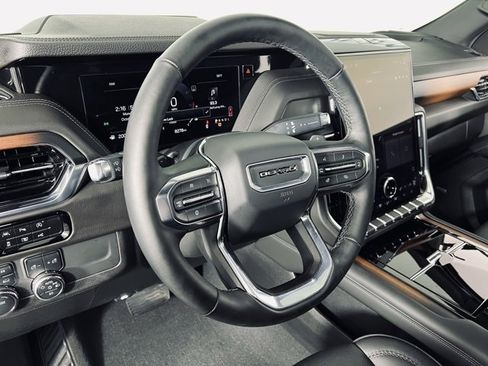 Used 2025 GMC Yukon Denali image 11