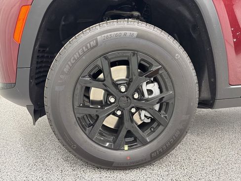 New 2025 Jeep Grand Cherokee L Altitude image 9