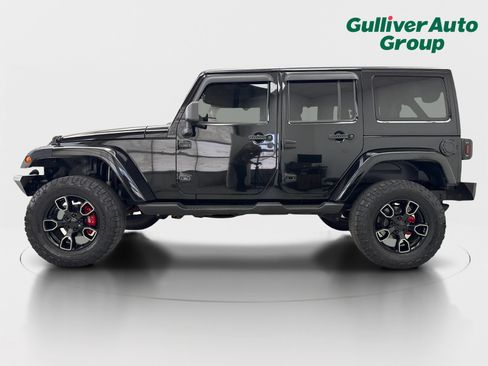 Used 2018 Jeep Wrangler Unlimited Sahara AWD/4WD image 3