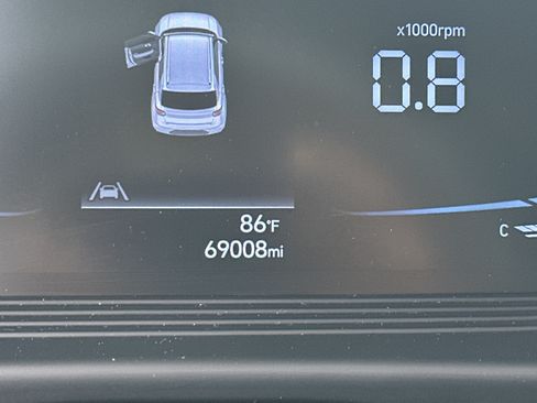 Used 2023 Hyundai Venue SEL w/ Cargo Package FWD image 31