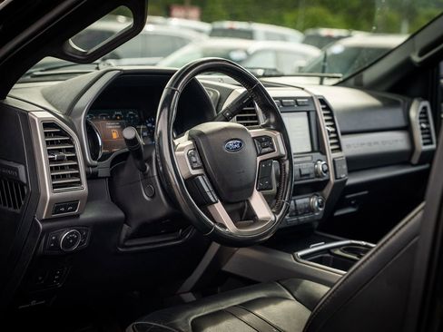 Certified 2019 Ford F250 Platinum w/ Platinum Ultimate Package AWD/4WD image 27