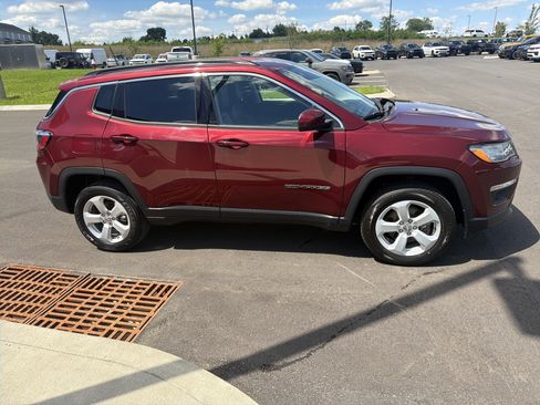 Used 2021 Jeep Compass Latitude AWD/4WD image 10