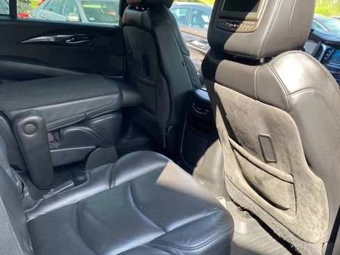 Used 2019 Cadillac Escalade Platinum AWD/4WD image 32