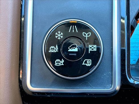 Used 2024 Nissan Pathfinder Platinum image 5