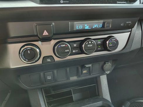 Used 2022 Toyota Tacoma SR AWD/4WD image 17