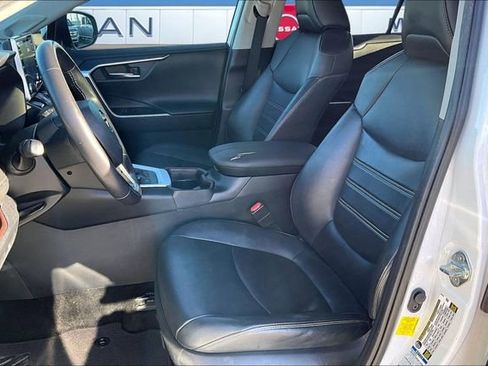 Used 2020 Toyota RAV4 Limited image 18