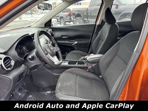 Used 2022 Nissan Kicks SV image 3