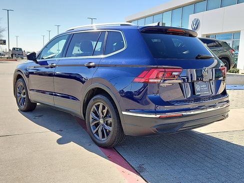 Certified 2022 Volkswagen Tiguan SE w/ Panoramic Sunroof Package image 2