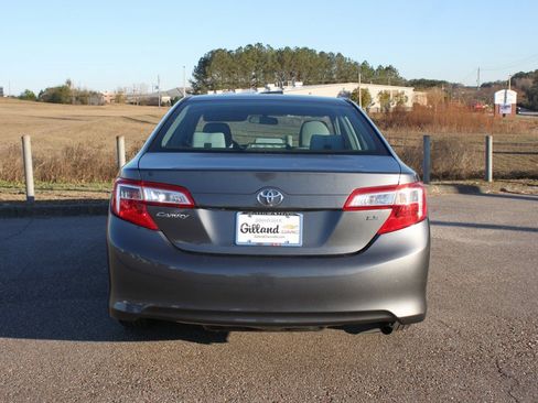Used 2014 Toyota Camry LE image 20