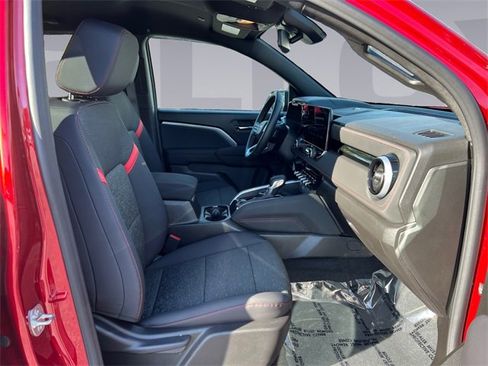 Used 2025 Chevrolet Colorado Z71 w/ Technology Package image 17