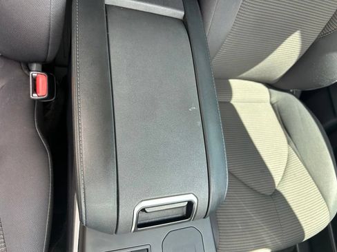 Used 2024 Toyota Highlander LE FWD image 34