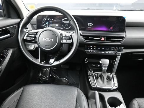 Certified 2025 Kia Seltos EX AWD/4WD image 19