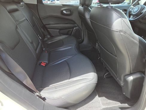 Used 2019 Jeep Compass Latitude w/ Cold Weather Group FWD image 18