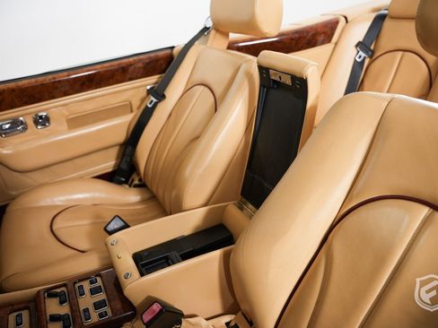 Used 2001 Rolls-Royce Corniche V image 19