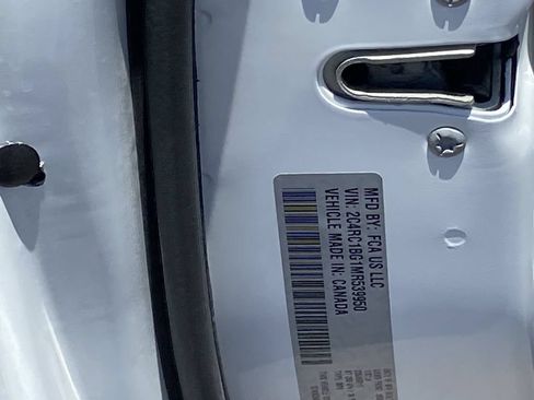Used 2021 Chrysler Pacifica Touring-L FWD image 29