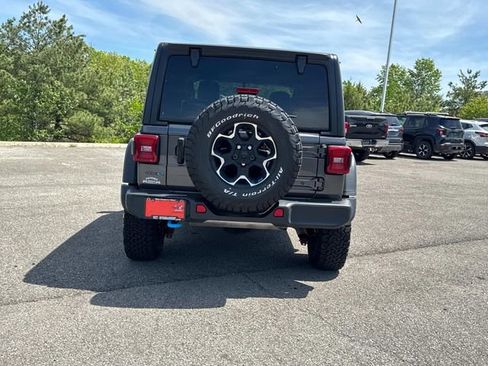Used 2022 Jeep Wrangler Unlimited Rubicon 4xe w/ Dual Top Group AWD/4WD image 5
