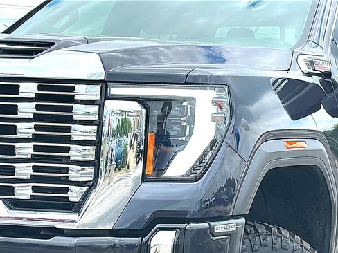 Used 2024 GMC Sierra 2500 Denali AWD/4WD image 5