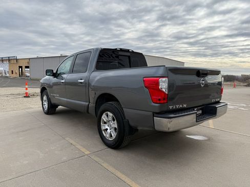 Used 2018 Nissan Titan SV image 7