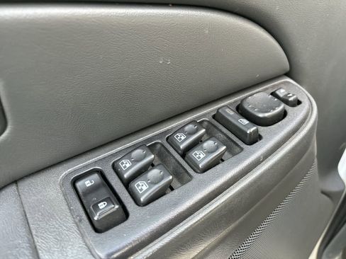 Used 2007 Chevrolet Silverado 2500 LT w/ Heavy-Duty Power Package image 9