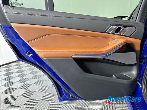 Used 2025 BMW X7 M60i image 46