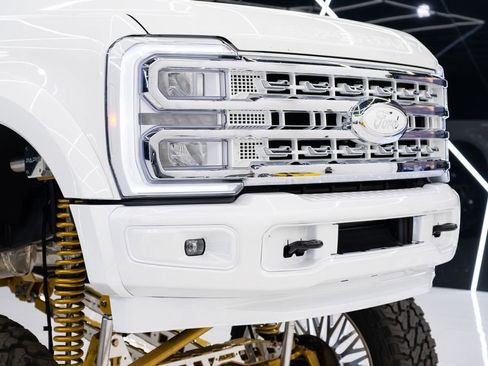Used 2025 Ford F550 4x4 Crew Cab Super Duty image 6