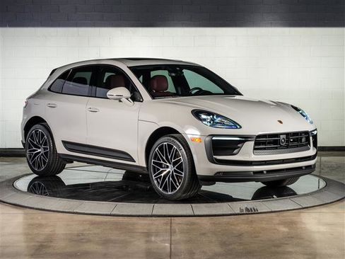Certified 2024 Porsche Macan AWD/4WD image 7