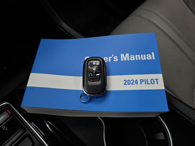 Used 2024 Honda Pilot Elite image 49