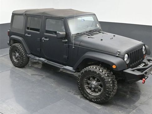 Used 2012 Jeep Wrangler Unlimited Sahara image 31
