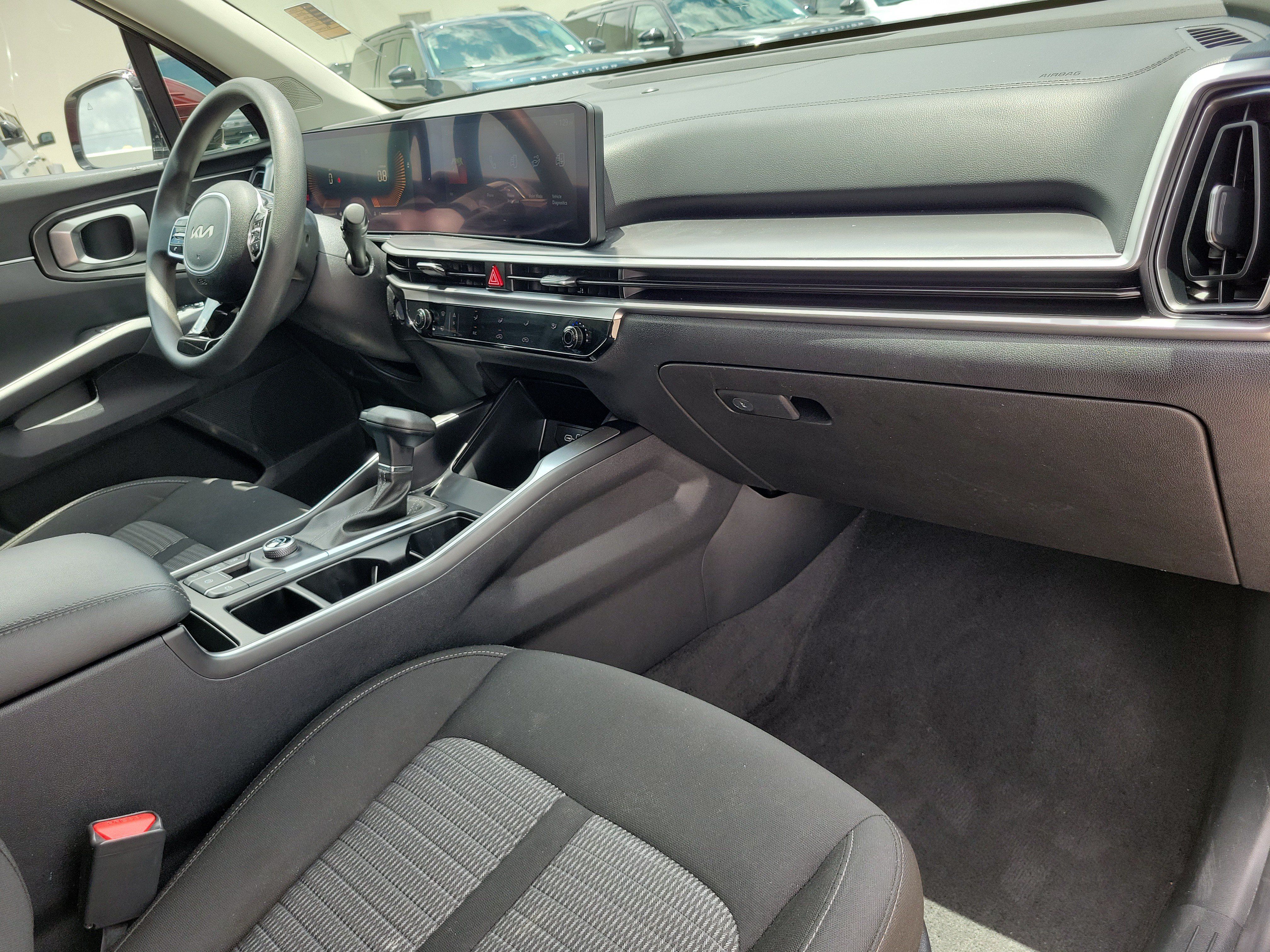 Used 2024 Kia Sorento LX FWD image 17