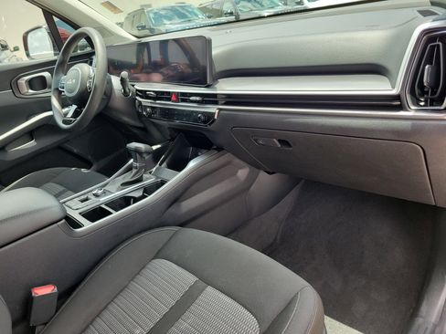 Used 2024 Kia Sorento LX FWD image 17