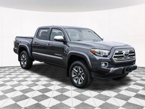 Used 2019 Toyota Tacoma Limited image 11