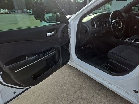 Used 2018 Dodge Charger SXT image 30