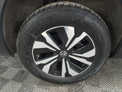 Used 2024 Volkswagen Atlas SE AWD/4WD image 13