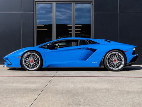 Used 2018 Lamborghini Aventador S image 10