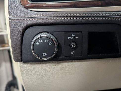 Used 2014 Cadillac Escalade Platinum image 25