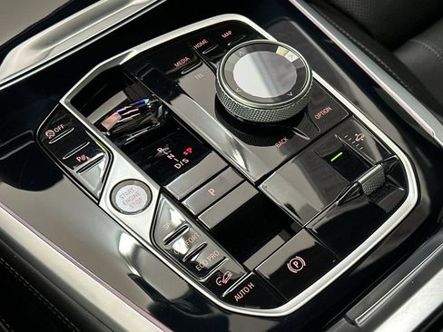 Certified 2025 BMW X7 M60i AWD/4WD image 17