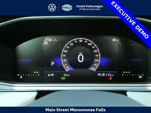New 2025 Volkswagen Taos SE image 5