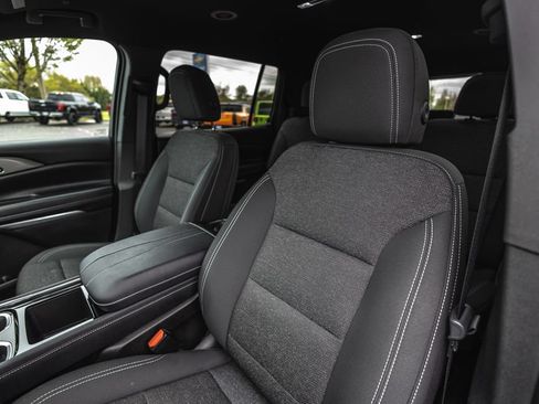 Used 2025 Chevrolet Traverse LT w/ Driver Confidence Package AWD/4WD image 23