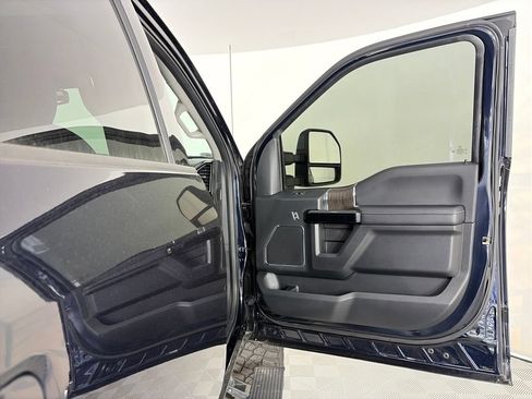 Used 2021 Ford F250 Lariat w/ Lariat Ultimate Package AWD/4WD image 32
