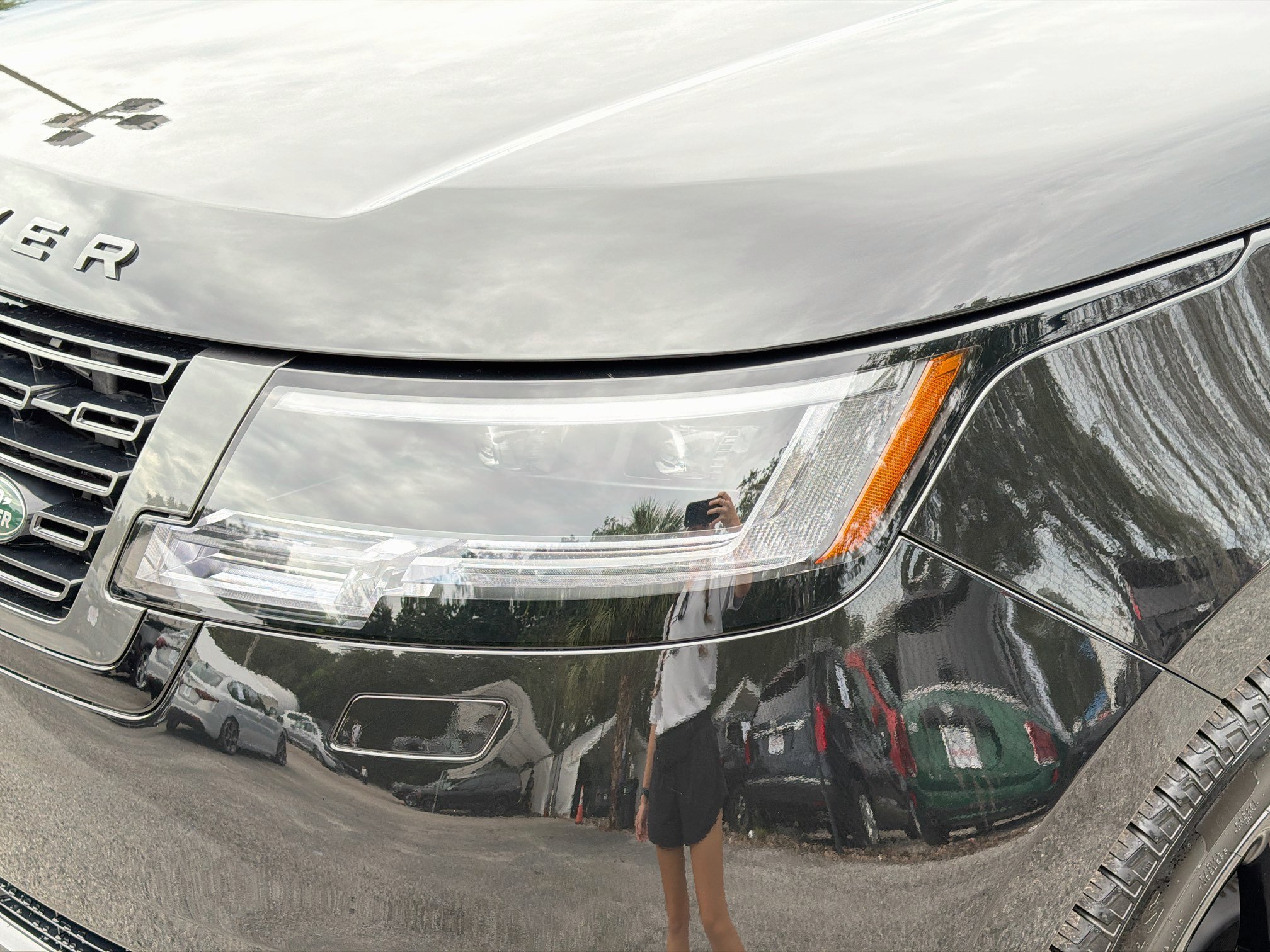 New 2026 Land Rover Range Rover Long Wheelbase SE AWD/4WD image 9