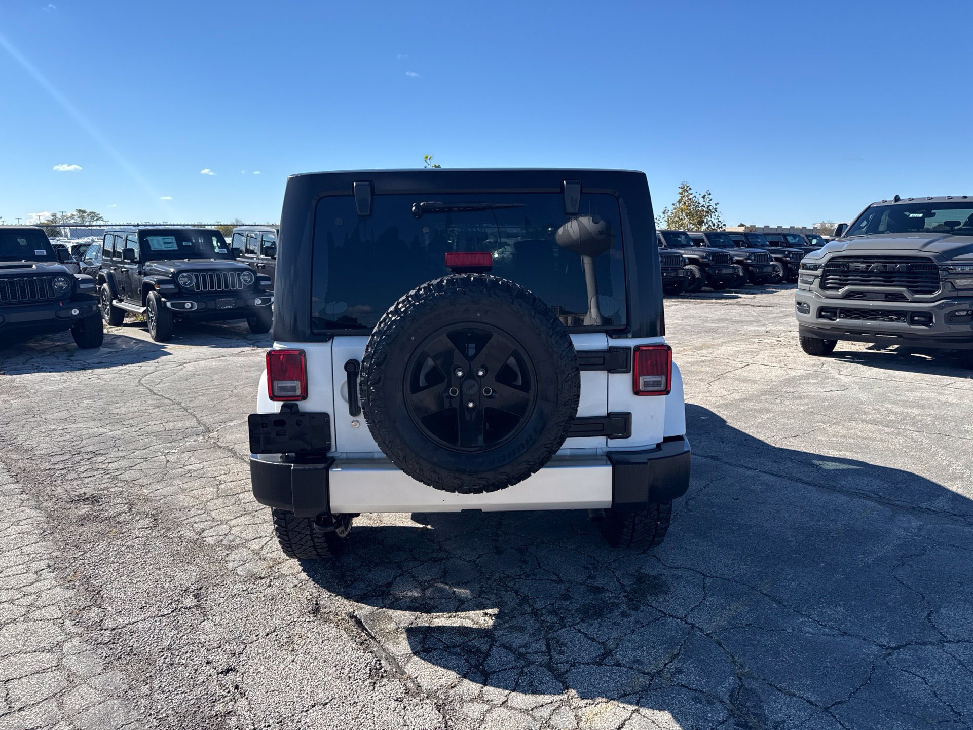 Used 2015 Jeep Wrangler Unlimited Sahara AWD/4WD image 7