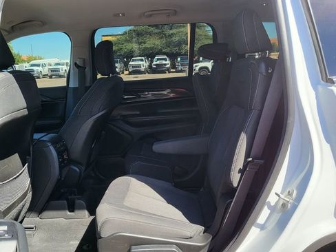 Used 2023 Jeep Grand Cherokee L Laredo image 24