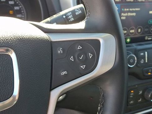 Used 2024 GMC Terrain SLT image 26