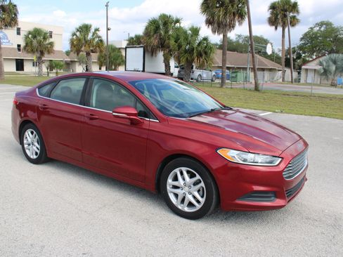 Used 2015 Ford Fusion SE FWD image 16