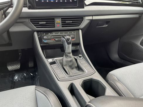 Used 2025 Volkswagen Jetta SE image 41